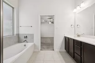 824 San Madrid Trl, Fort Worth, TX 76052 - Photo 19