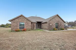 118 Kenya Ct, Springtown, TX 76082 - Photo 1