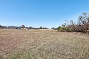 118 Kenya Ct, Springtown, TX 76082 - Photo 35