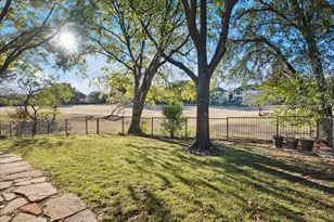 7545 Primrose Dr, Irving, TX 75063 - Photo 31