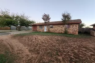 9 Palmer, Merkel, TX 79536 - Photo 3