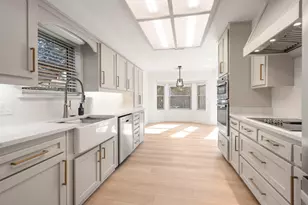 906 Purdue Dr, Arlington, TX 76012 - Photo 9