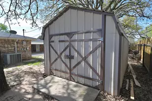 1210 Miller St, Bowie, TX 76230 - Photo 27