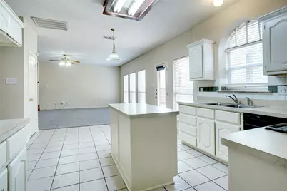 105 N Laurel Springs Drive, DeSoto, TX 75115 - Photo 5