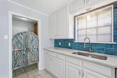 5240 Hill Ridge Drive, Fort Worth, TX 76135 - Photo 5