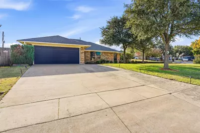 5240 Hill Ridge Drive, Fort Worth, TX 76135 - Photo 3