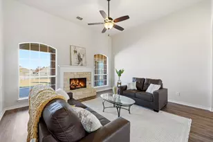 1524 Desert Hills Dr, Fort Worth, TX 76052 - Photo 7