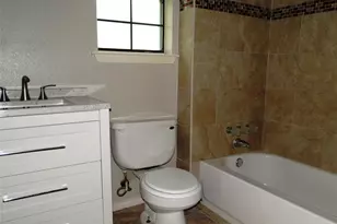 724 N Elm St, Lancaster, TX 75146 - Photo 25