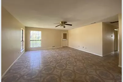 724 N Elm Street, Lancaster, TX 75146 - Photo 9