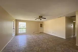 724 N Elm St, Lancaster, TX 75146 - Photo 9