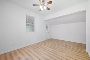 728 S Elm St, Sherman, TX 75090 - Photo 9