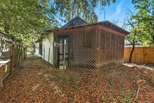 728 S Elm St, Sherman, TX 75090 - Photo 17