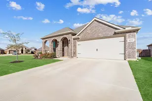 3260 Hunters Gln Dr, Aubrey, TX 76227 - Photo 3