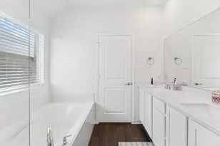 3260 Hunters Gln Dr, Aubrey, TX 76227 - Photo 17