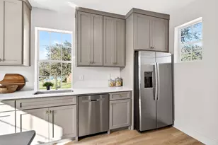 439 W 9th St, Dallas, TX 75208 - Photo 9