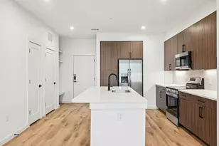 2016 S Ervay St, Dallas, TX 75215 - Photo 9