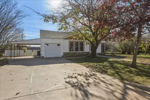 209 Kessler Dr, Granbury, TX 76048 - Photo 1