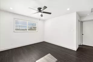 209 Kessler Dr, Granbury, TX 76048 - Photo 13