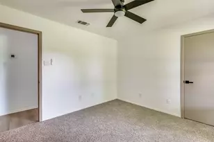 402 Country Meadow Dr, Mansfield, TX 76063 - Photo 9