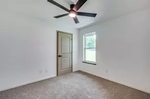 402 Country Meadow Dr, Mansfield, TX 76063 - Photo 11