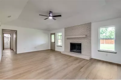 402 Country Meadow Drive, Mansfield, TX 76063 - Photo 3