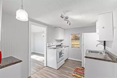 1112 W Baker Street, Brownwood, TX 76801 - Photo 9