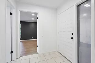 9801 Smokefeather Ln, Dallas, TX 75243 - Photo 5