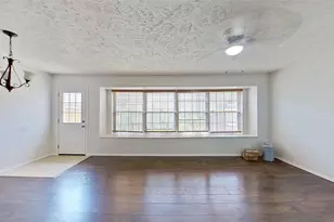 57 W Townhouse Ln, Grand Prairie, TX 75052 - Photo 23