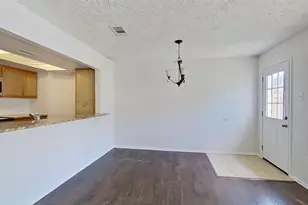 57 W Townhouse Ln, Grand Prairie, TX 75052 - Photo 11