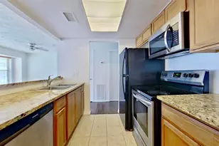 57 W Townhouse Ln, Grand Prairie, TX 75052 - Photo 5