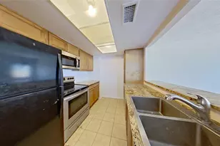 57 W Townhouse Ln, Grand Prairie, TX 75052 - Photo 13