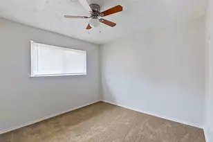 57 W Townhouse Ln, Grand Prairie, TX 75052 - Photo 15