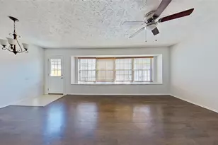 57 W Townhouse Ln, Grand Prairie, TX 75052 - Photo 11