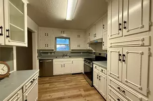 5721 Carolyn Dr, North Richland Hills, TX 76180 - Photo 3