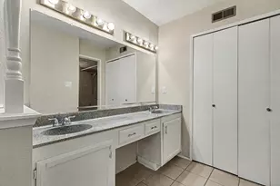 671 Stonewall Dr, Grand Prairie, TX 75052 - Photo 21