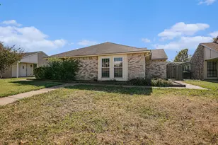 671 Stonewall Dr, Grand Prairie, TX 75052 - Photo 3