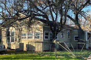 1402 NW 3rd Ave, Mineral Wells, TX 76067 - Photo 3