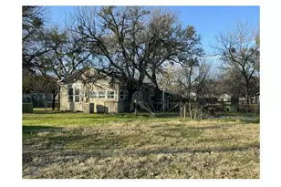 1402 NW 3rd Ave, Mineral Wells, TX 76067 - Photo 5