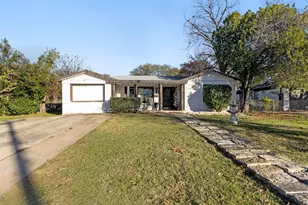 938 Gillham Rd, River Oaks, TX 76114 - Photo 1