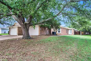 7600 Silveridge Dr, Fort Worth, TX 76133 - Photo 1