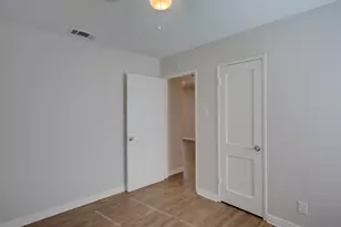 10421 Losa Dr, Dallas, TX 75218 - Photo 13