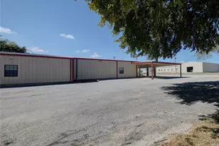 205 N Davis St, Chico, TX 76431 - Photo 31