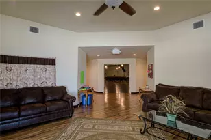 205 N Davis St, Chico, TX 76431 - Photo 7