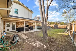 736 NW Wood St, Burleson, TX 76028 - Photo 35