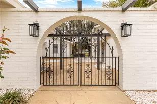 301 Granada Calle St, Granbury, TX 76049 - Photo 3