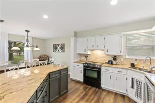 301 Granada Calle St, Granbury, TX 76049 - Photo 13