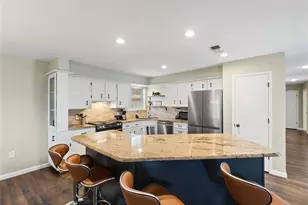 301 Granada Calle St, Granbury, TX 76049 - Photo 11