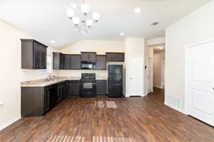 1404 Glen Garden Dr, Fort Worth, TX 76104 - Photo 3