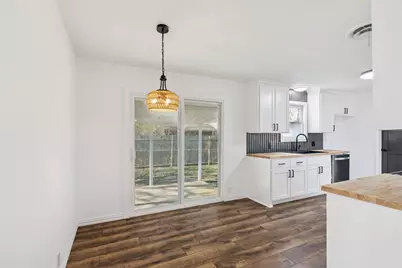 1301 N Douglas Avenue, Cleburne, TX 76033 - Photo 9