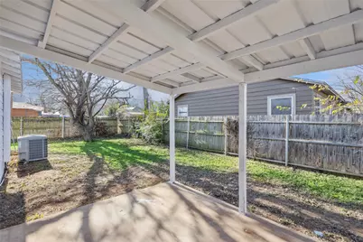 1301 N Douglas Avenue, Cleburne, TX 76033 - Photo 23